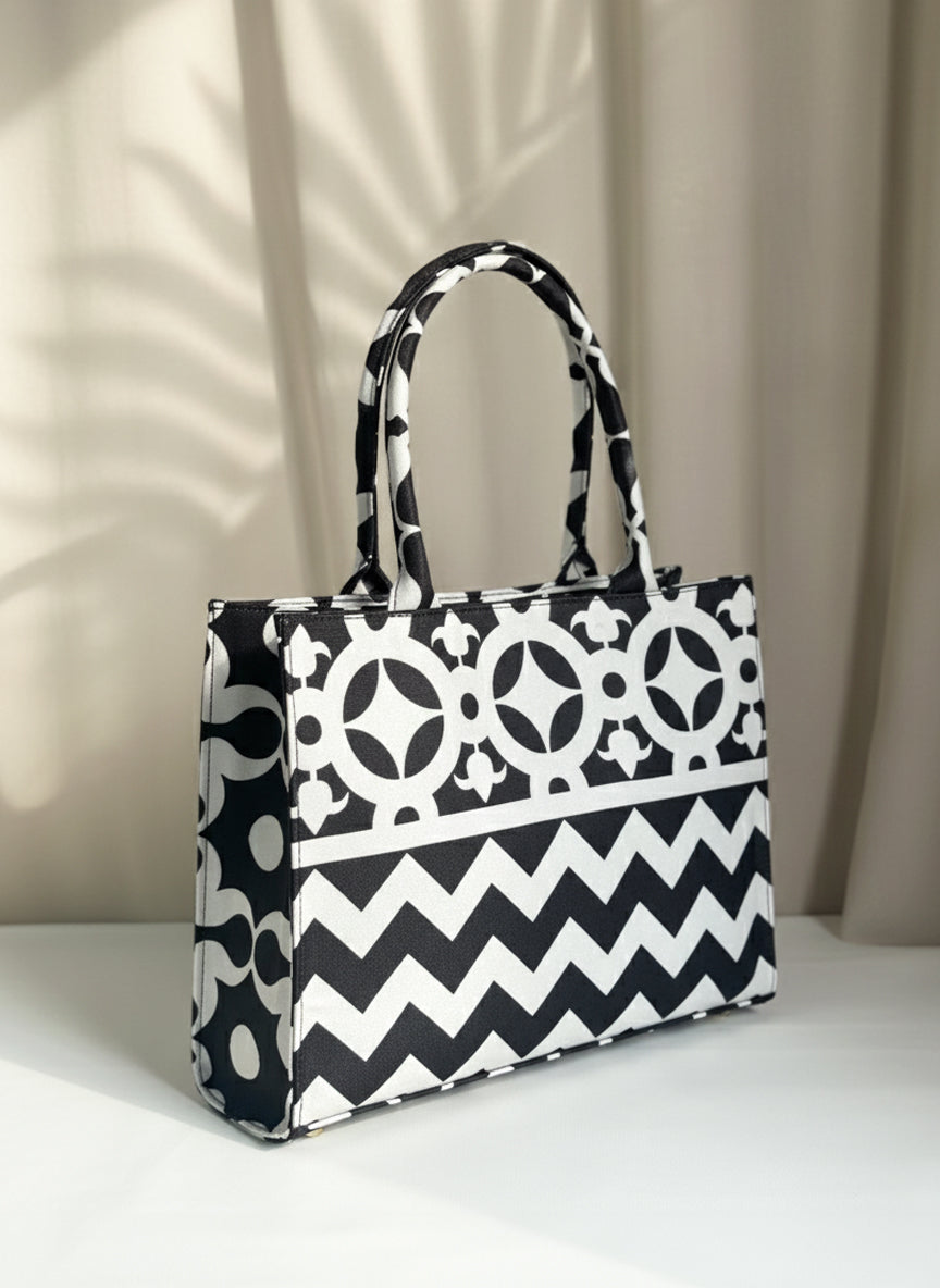 JESSI STREET - CANVAS TOTE - 47