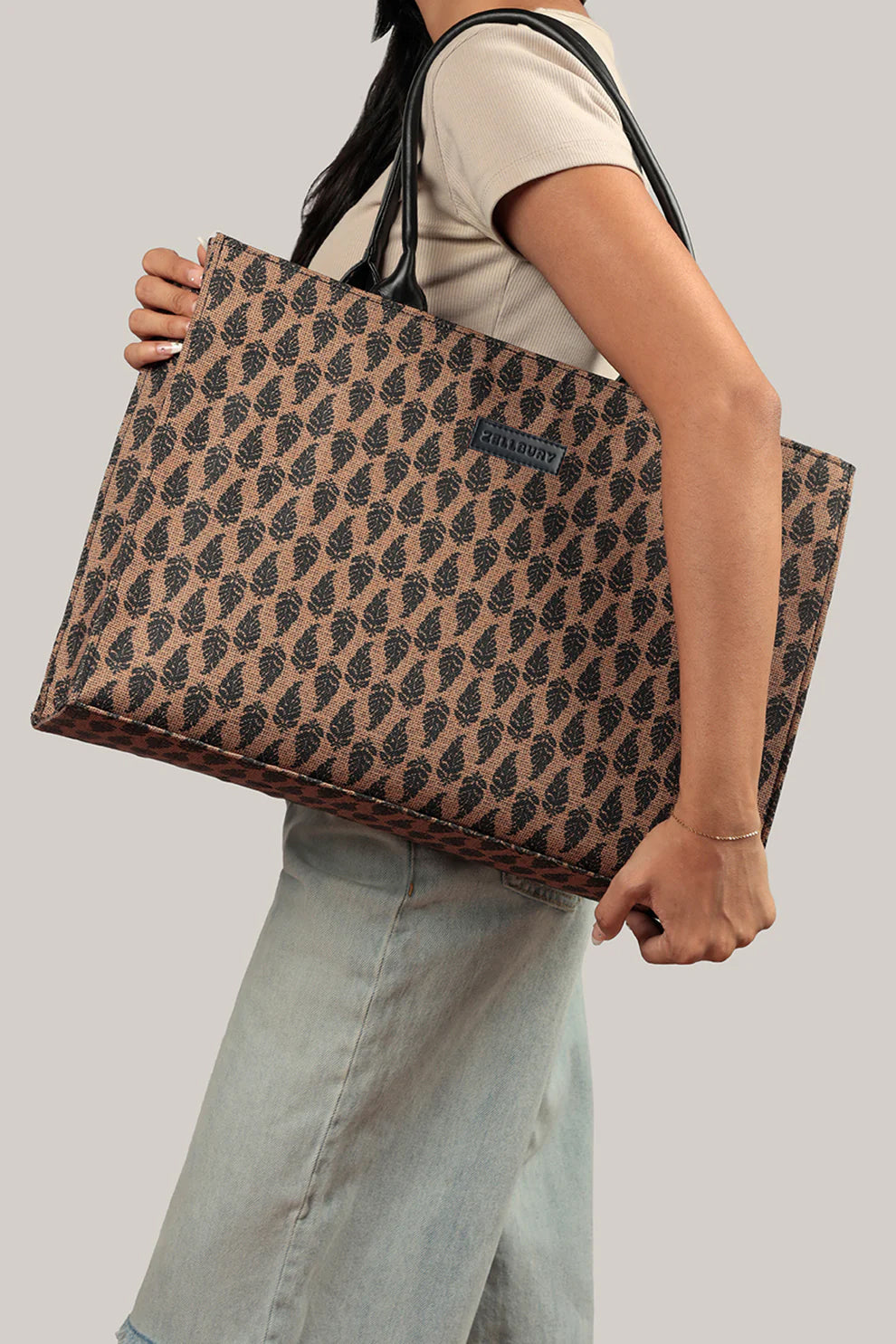 JESSI STREET - CANVAS TOTE - 29