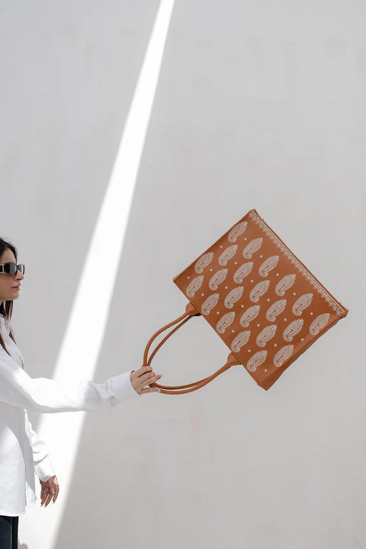 JESSI STREET - EMBRIODERY TOTE - 01