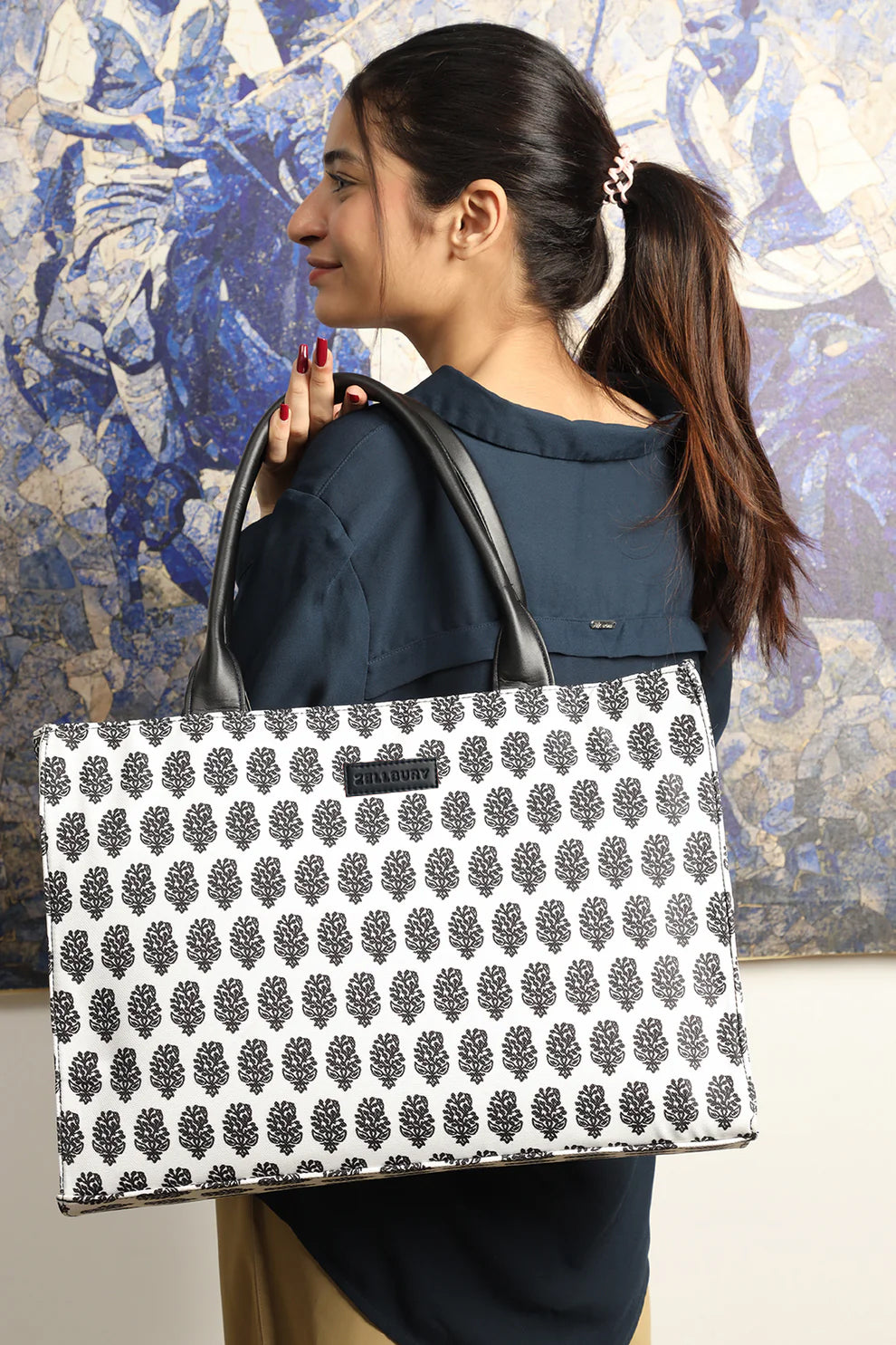 JESSI STREET - CANVAS TOTE - 31