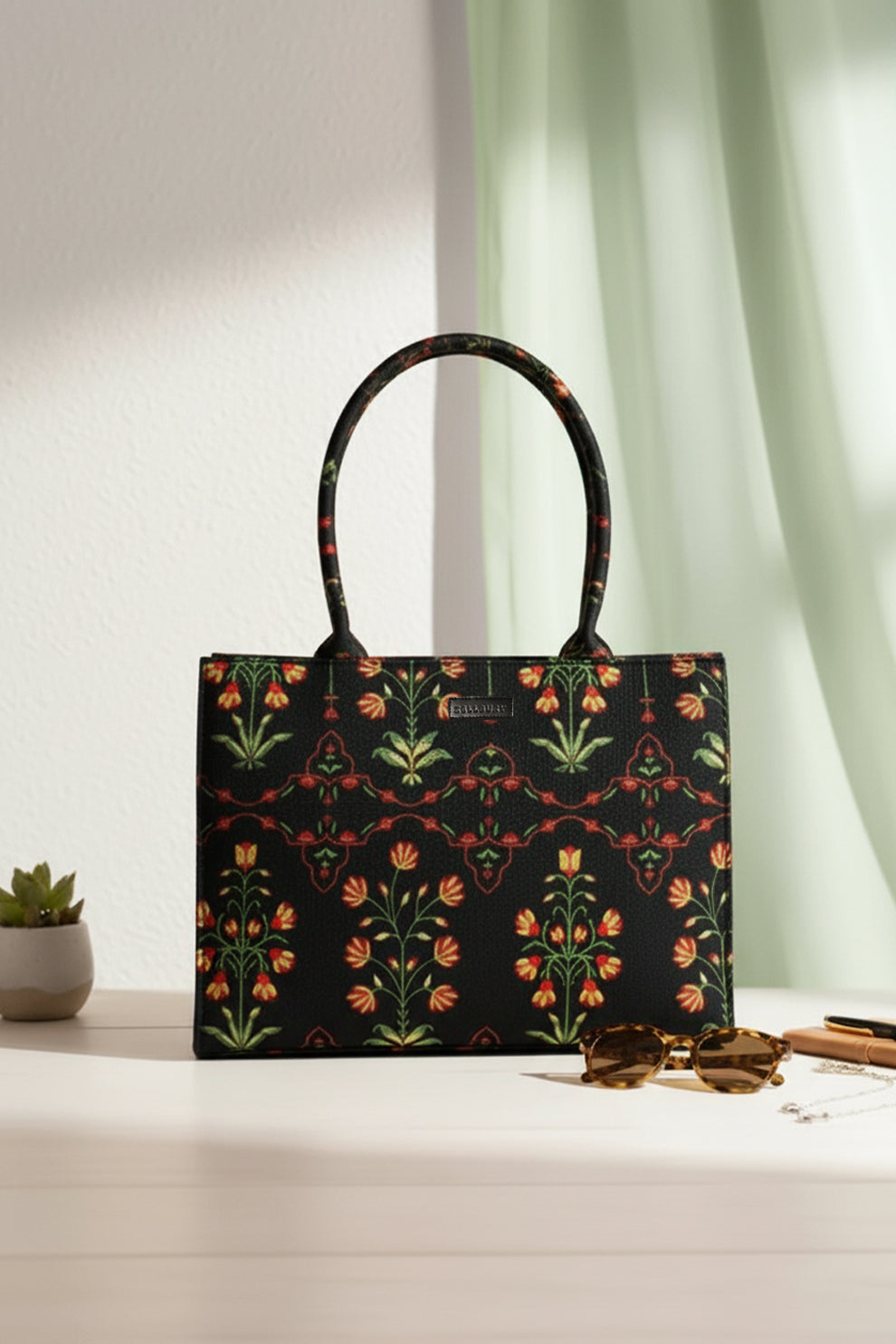 JESSI STREET - CANVAS TOTE - 06