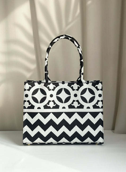 JESSI STREET - CANVAS TOTE - 47