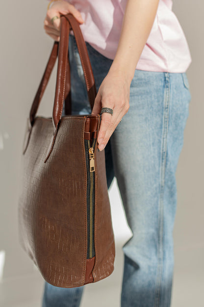 JESSI STREET - SIDE ZIP TOTE - 02 - Brown
