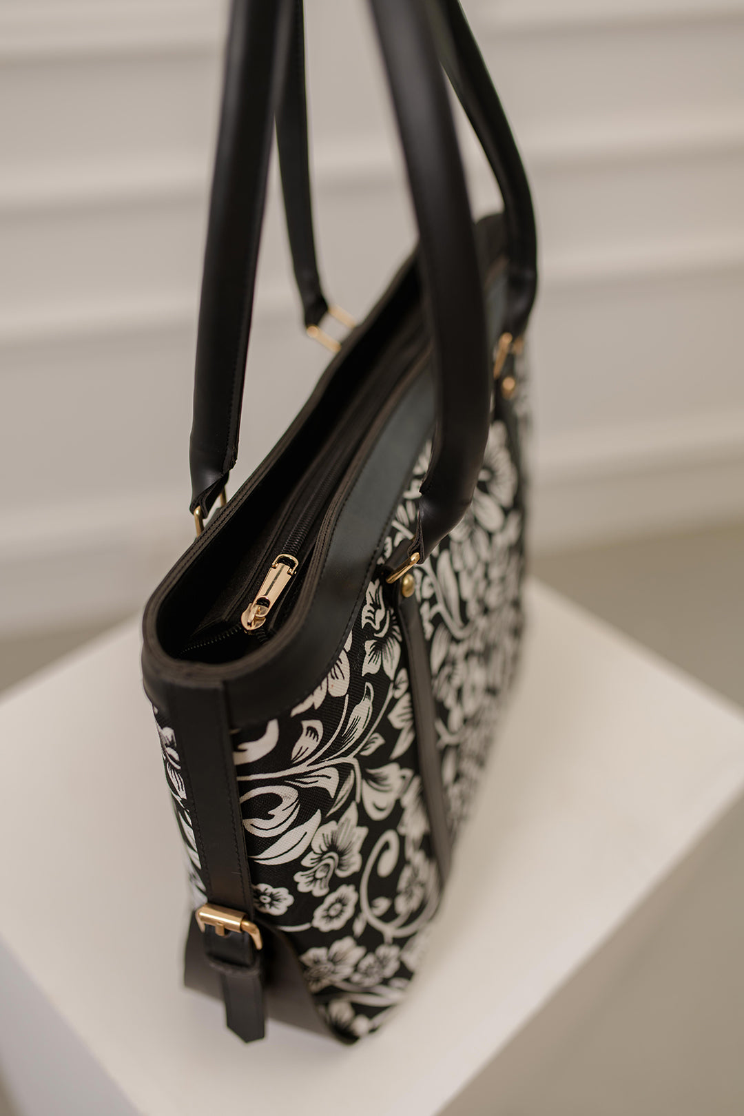 JESSI STREET - STRAP CANVAS TOTE - 02