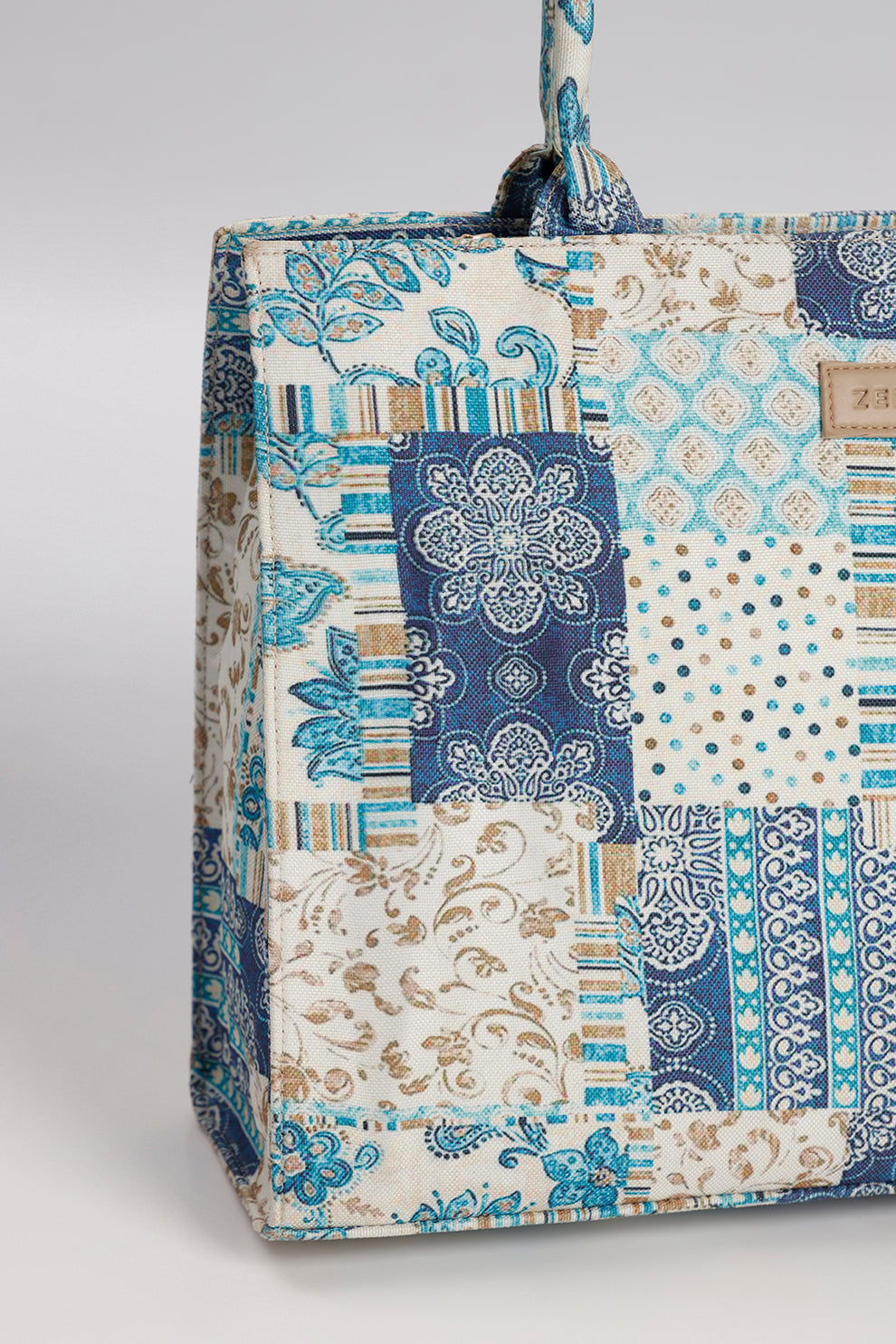 JESSI STREET - CANVAS TOTE - 22